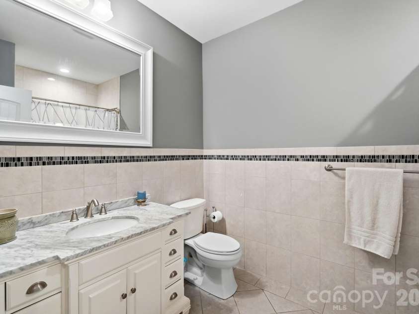 4739 Mountain Island Drive, Charlotte, NC 28214.  MLS# CAR4405083, YatesRealty ID 40744. Hallway bath
