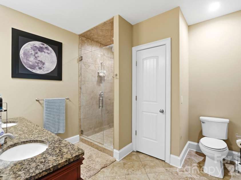 4739 Mountain Island Drive, Charlotte, NC 28214.  MLS# CAR4405083, YatesRealty ID 40744. Master bath