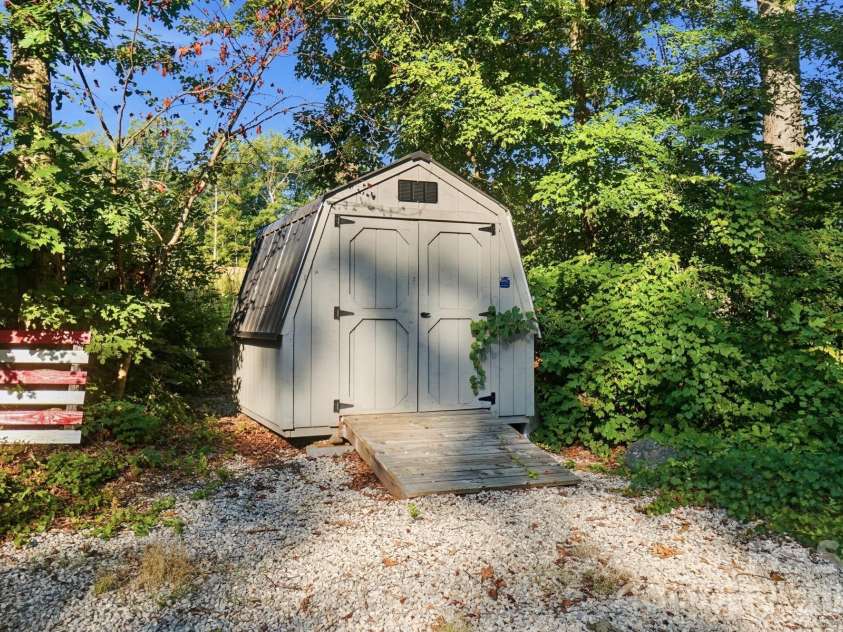 4739 Mountain Island Drive, Charlotte, NC 28214.  MLS# CAR4405083, YatesRealty ID 40744. Shed