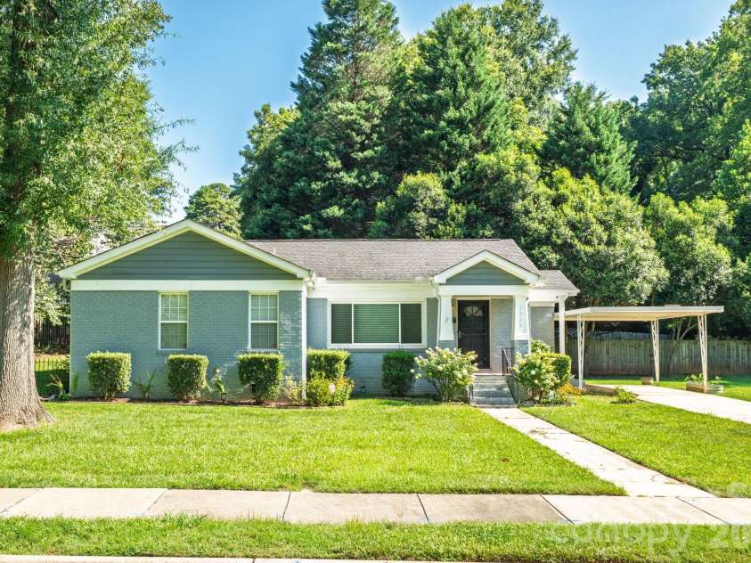 1323 Carolyn Drive, Charlotte, NC 28205.  MLS# CAR4410026, YatesRealty ID 40746. 