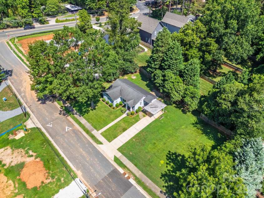 1323 Carolyn Drive, Charlotte, NC 28205.  MLS# CAR4410026, YatesRealty ID 40746. 