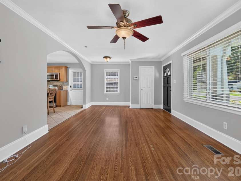 1323 Carolyn Drive, Charlotte, NC 28205.  MLS# CAR4410026, YatesRealty ID 40746. 