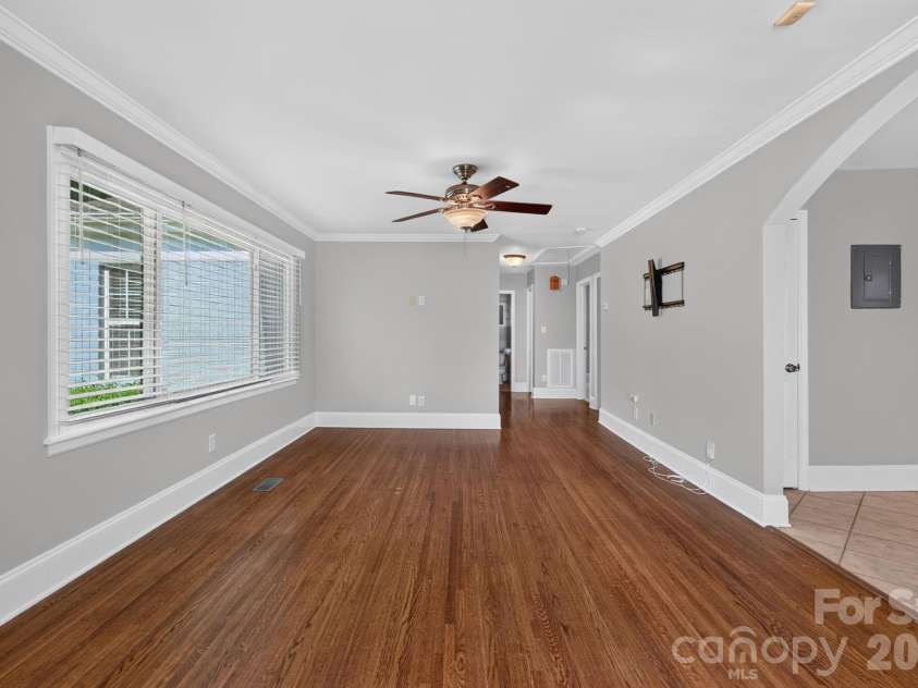 1323 Carolyn Drive, Charlotte, NC 28205.  MLS# CAR4410026, YatesRealty ID 40746. 