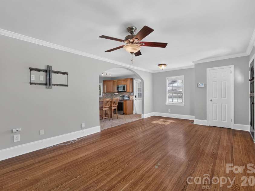 1323 Carolyn Drive, Charlotte, NC 28205.  MLS# CAR4410026, YatesRealty ID 40746. 