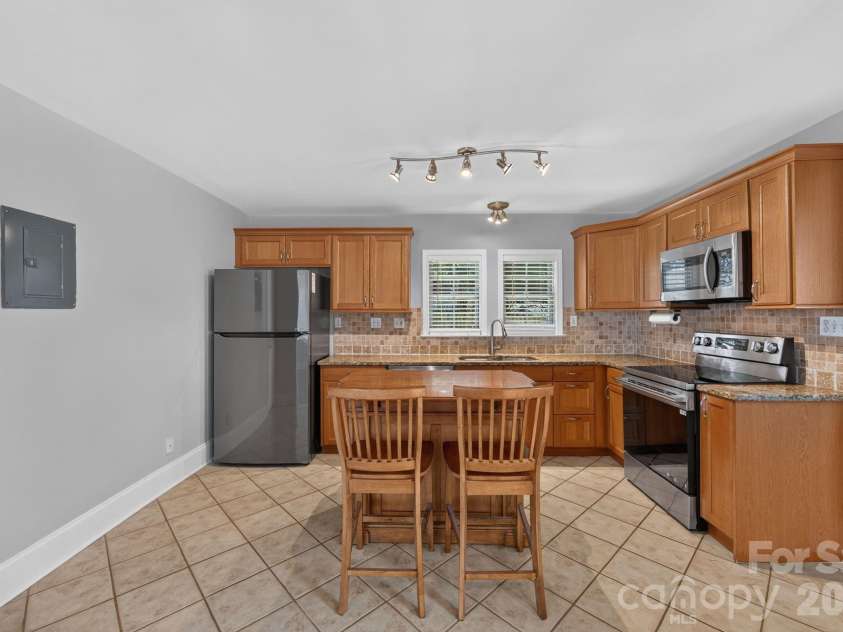 1323 Carolyn Drive, Charlotte, NC 28205.  MLS# CAR4410026, YatesRealty ID 40746. 