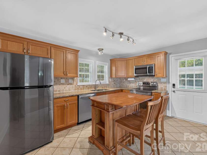 1323 Carolyn Drive, Charlotte, NC 28205.  MLS# CAR4410026, YatesRealty ID 40746. 