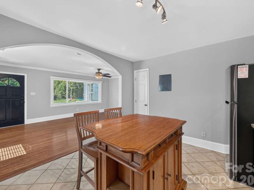 1323 Carolyn Drive, Charlotte, NC 28205.  MLS# CAR4410026, YatesRealty ID 40746. 