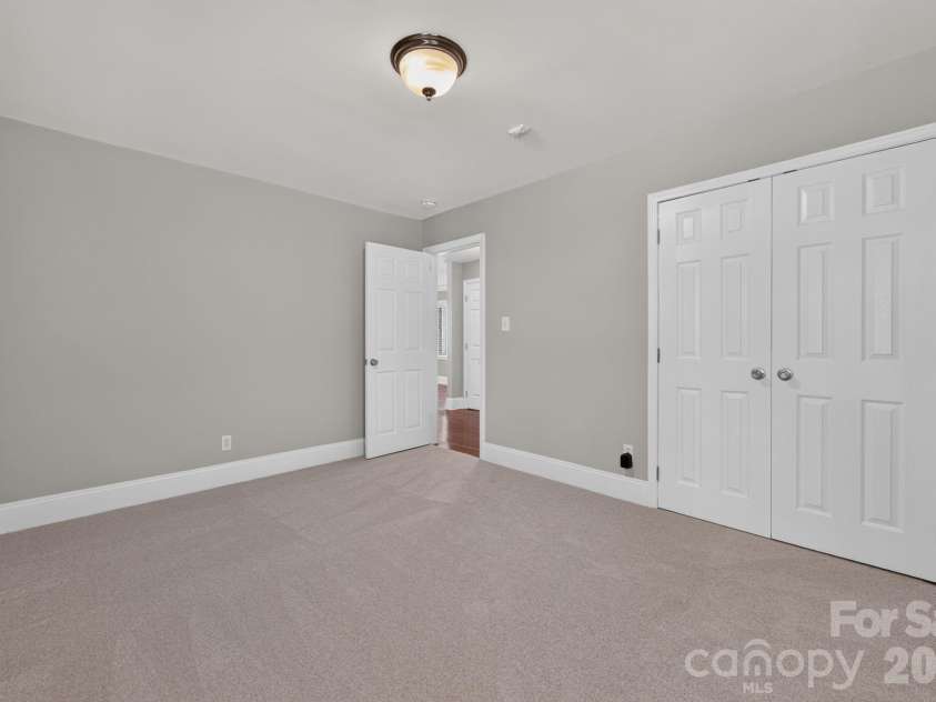 1323 Carolyn Drive, Charlotte, NC 28205.  MLS# CAR4410026, YatesRealty ID 40746. 
