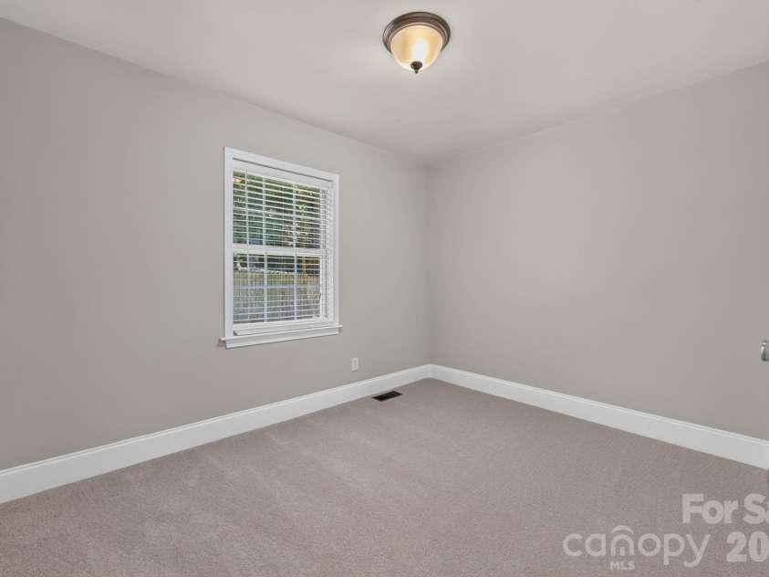 1323 Carolyn Drive, Charlotte, NC 28205.  MLS# CAR4410026, YatesRealty ID 40746. 