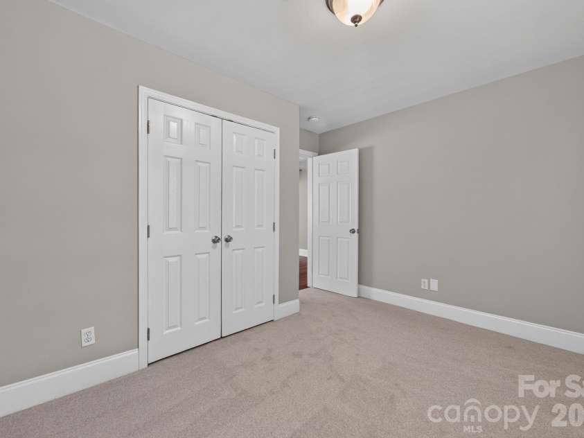 1323 Carolyn Drive, Charlotte, NC 28205.  MLS# CAR4410026, YatesRealty ID 40746. 