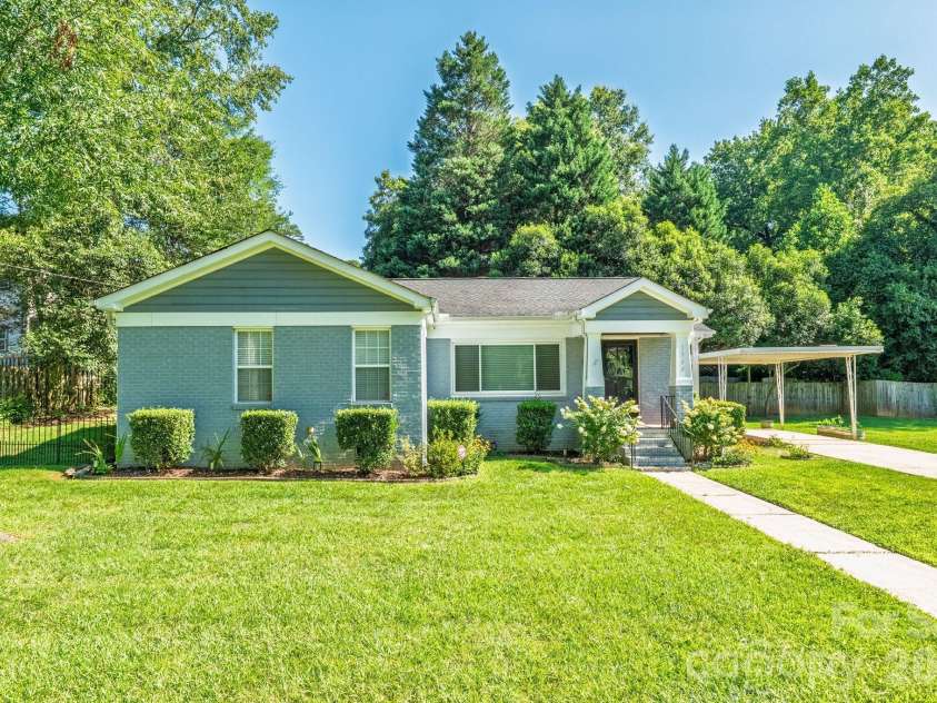 1323 Carolyn Drive, Charlotte, NC 28205.  MLS# CAR4410026, YatesRealty ID 40746. 