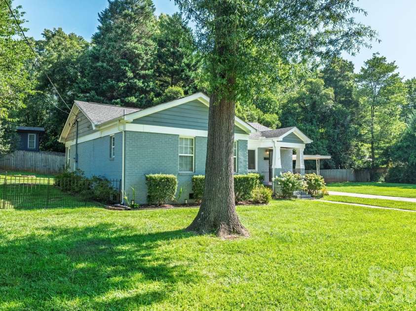 1323 Carolyn Drive, Charlotte, NC 28205.  MLS# CAR4410026, YatesRealty ID 40746. 
