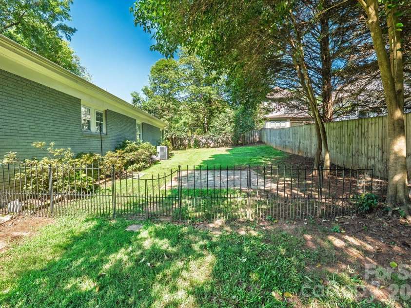 1323 Carolyn Drive, Charlotte, NC 28205.  MLS# CAR4410026, YatesRealty ID 40746. 