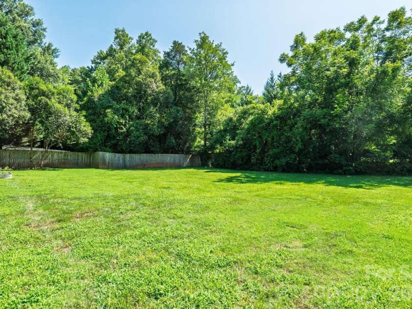 1323 Carolyn Drive, Charlotte, NC 28205.  MLS# CAR4410026, YatesRealty ID 40746. 