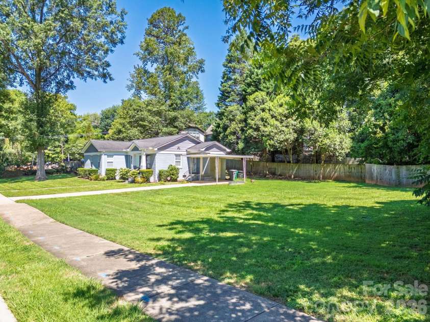 1323 Carolyn Drive, Charlotte, NC 28205.  MLS# CAR4410026, YatesRealty ID 40746. 