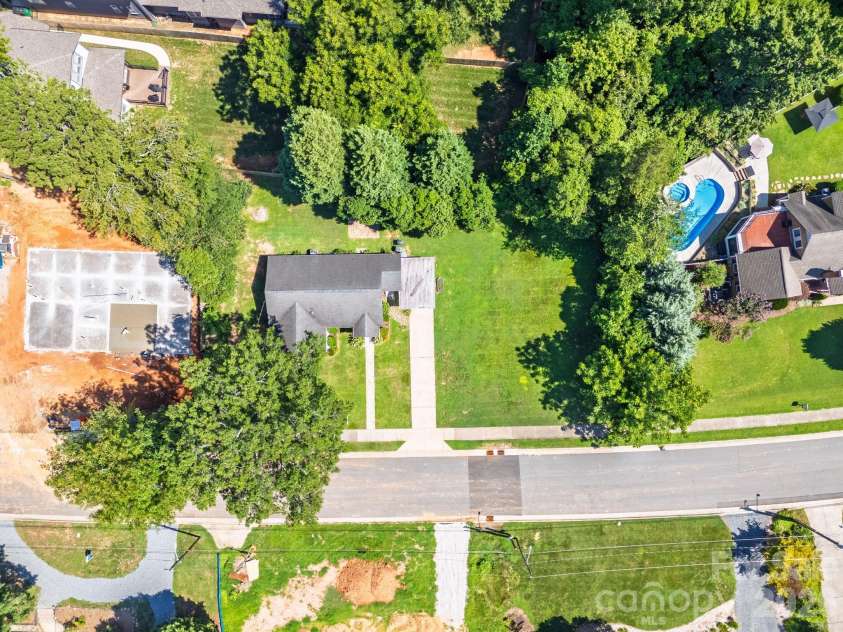 1323 Carolyn Drive, Charlotte, NC 28205.  MLS# CAR4410026, YatesRealty ID 40746. 