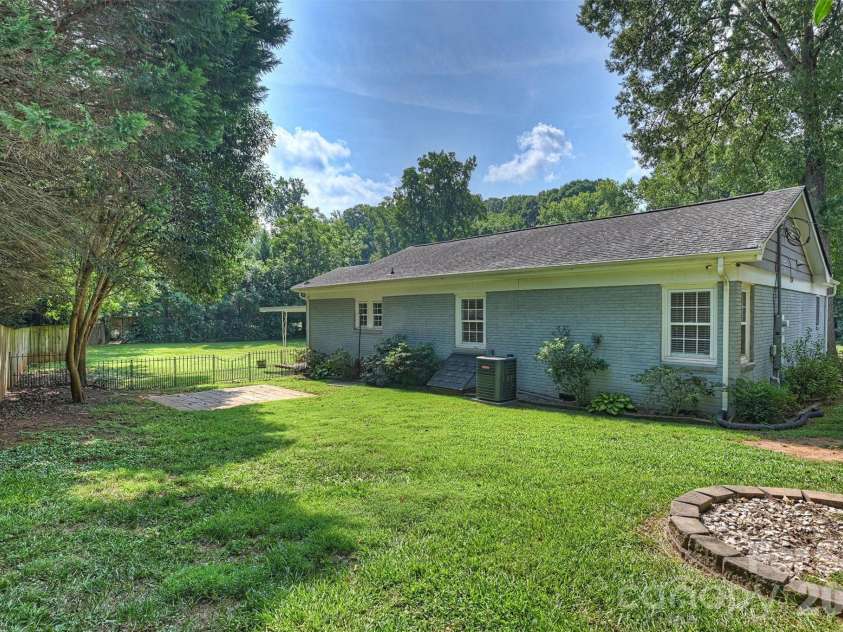 1323 Carolyn Drive, Charlotte, NC 28205.  MLS# CAR4418433, YatesRealty ID 40746. Backyard