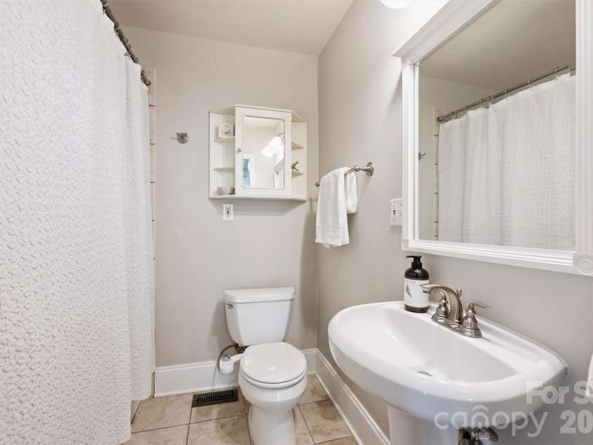 1323 Carolyn Drive, Charlotte, NC 28205.  MLS# CAR4418433, YatesRealty ID 40746. Hall Full Bathroom