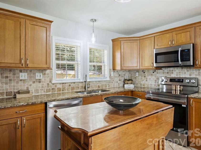 1323 Carolyn Drive, Charlotte, NC 28205.  MLS# CAR4418433, YatesRealty ID 40746. Kitchen