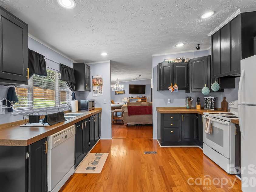 19 Brandon Lane, Weaverville, NC 28787.  MLS# CAR4408055, YatesRealty ID 40747. 