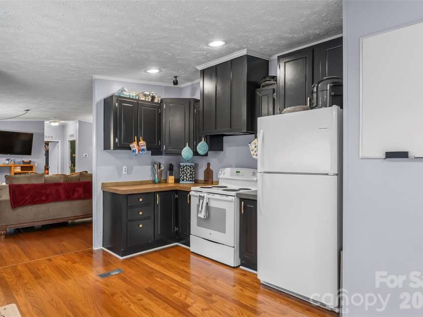 19 Brandon Lane, Weaverville, NC 28787.  MLS# CAR4408055, YatesRealty ID 40747. 
