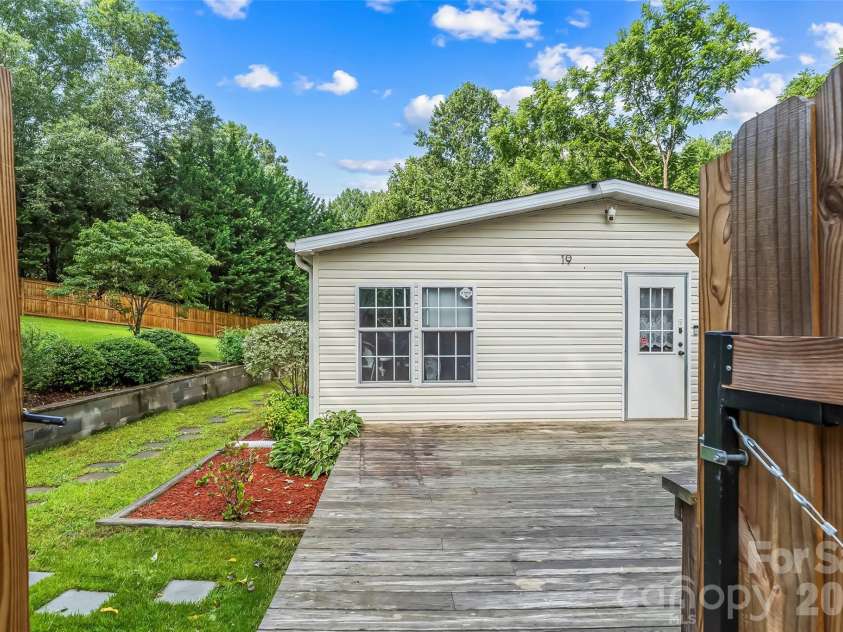 19 Brandon Lane, Weaverville, NC 28787.  MLS# CAR4408055, YatesRealty ID 40747. 