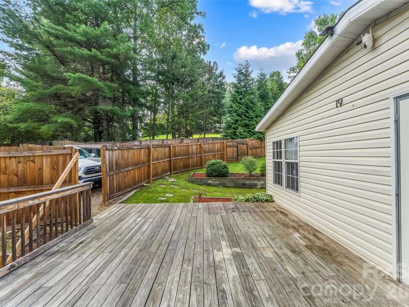 19 Brandon Lane, Weaverville, NC 28787.  MLS# CAR4408055, YatesRealty ID 40747. 