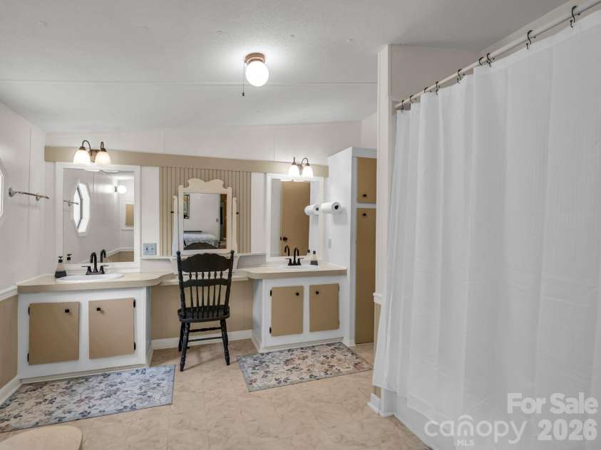 1120 Sandy Plains Road, Tryon, NC 28782.  MLS# CAR4407780, YatesRealty ID 40748. Primary Bathroom