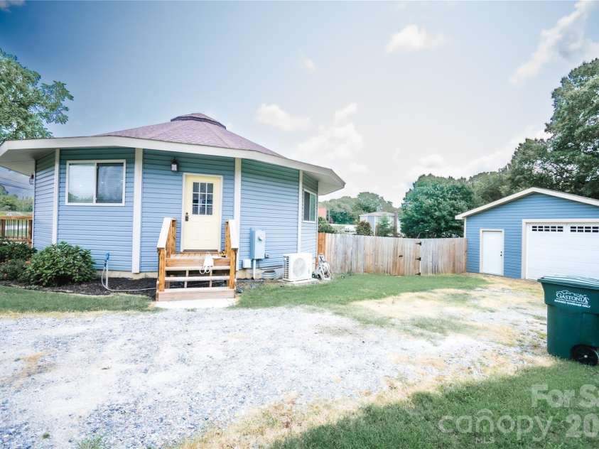 1807 Warren Avenue, Gastonia, NC 28054.  MLS# CAR4401303, YatesRealty ID 40750. 
