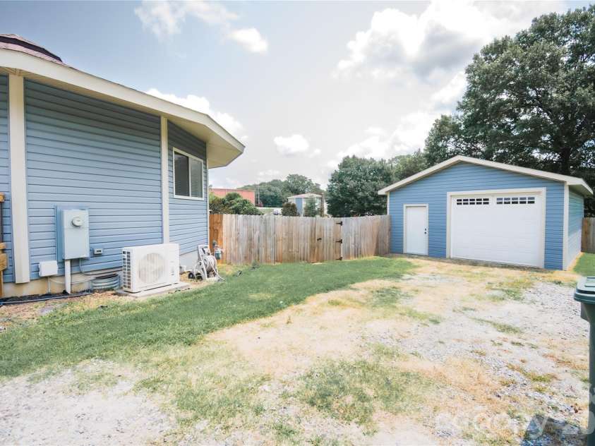 1807 Warren Avenue, Gastonia, NC 28054.  MLS# CAR4401303, YatesRealty ID 40750. 