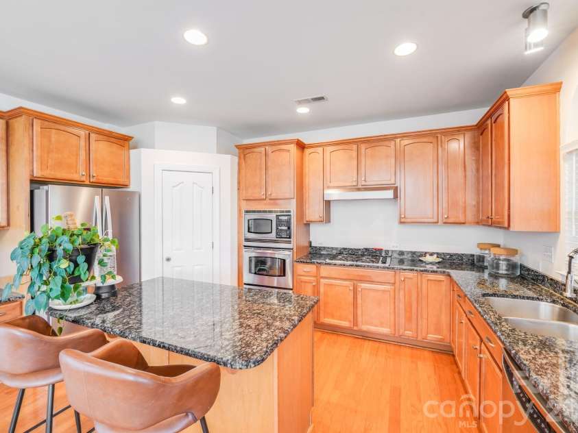 6227 Castlecove Road, Charlotte, NC 28278.  MLS# CAR4410231, YatesRealty ID 40751. 