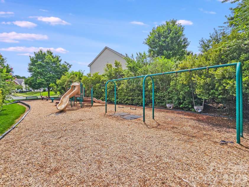 6227 Castlecove Road, Charlotte, NC 28278.  MLS# CAR4410231, YatesRealty ID 40751. 