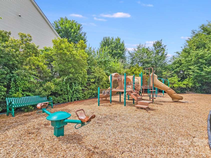 6227 Castlecove Road, Charlotte, NC 28278.  MLS# CAR4410231, YatesRealty ID 40751. 