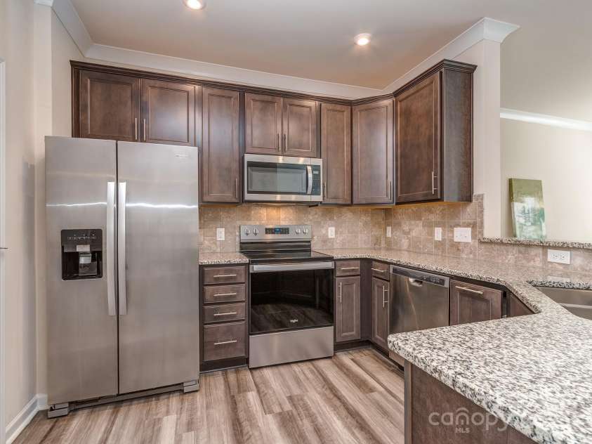 463 Hunters Dance Road, Fort Mill, SC 29708.  MLS# CAR4311880, YatesRealty ID 40753. Kitchen