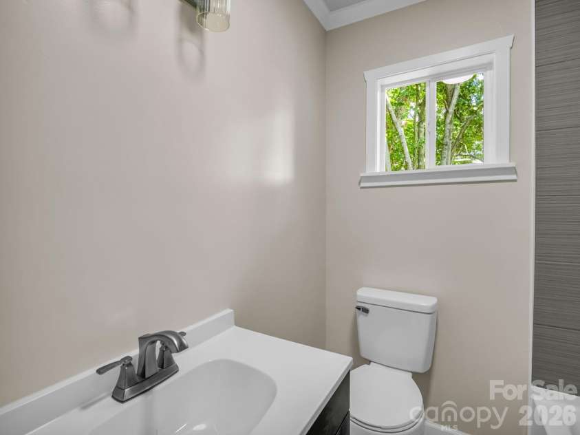 908 Graham Street, Shelby, NC 28150.  MLS# CAR4409659, YatesRealty ID 40755. 