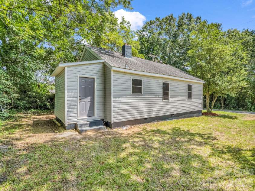 908 Graham Street, Shelby, NC 28150.  MLS# CAR4409659, YatesRealty ID 40755. 