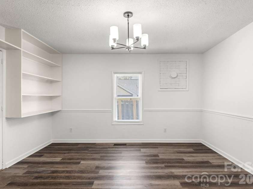609 Oak Street, Gastonia, NC 28054.  MLS# CAR4410265, YatesRealty ID 40756. 