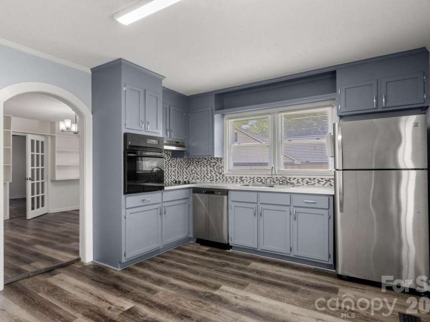 609 Oak Street, Gastonia, NC 28054.  MLS# CAR4410265, YatesRealty ID 40756. Updated kitchen with new everything