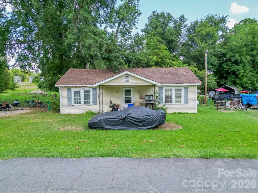 2223 Mingus Cabin Lane, Charlotte, NC 28214.  MLS# CAR4408148, YatesRealty ID 40757. 
