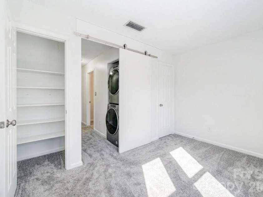 216 Clarkson Street, Charlotte, NC 28202.  MLS# CAR4409478, YatesRealty ID 40759. 
