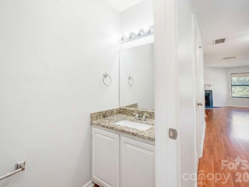 216 Clarkson Street, Charlotte, NC 28202.  MLS# CAR4409478, YatesRealty ID 40759. 