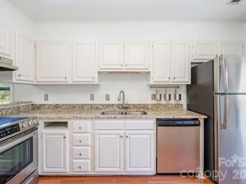 216 Clarkson Street, Charlotte, NC 28202.  MLS# CAR4409478, YatesRealty ID 40759. 