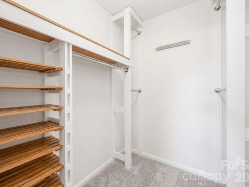 216 Clarkson Street, Charlotte, NC 28202.  MLS# CAR4409478, YatesRealty ID 40759. 