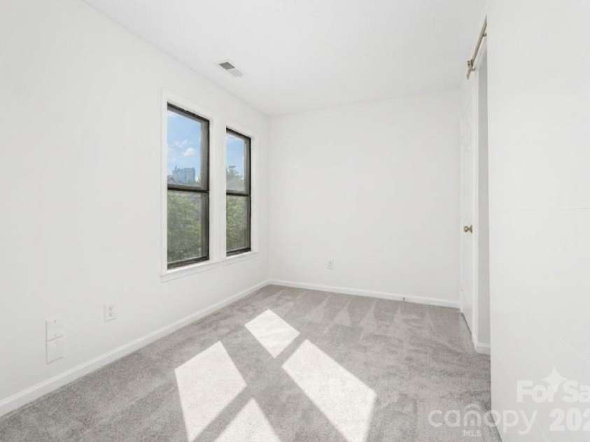 216 Clarkson Street, Charlotte, NC 28202.  MLS# CAR4409478, YatesRealty ID 40759. 