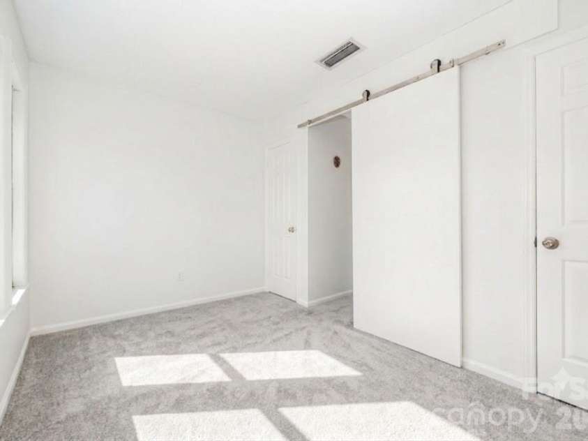 216 Clarkson Street, Charlotte, NC 28202.  MLS# CAR4409478, YatesRealty ID 40759. 