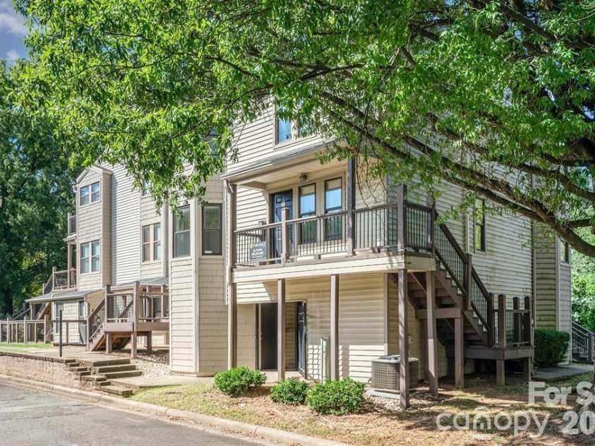 216 Clarkson Street, Charlotte, NC 28202.  MLS# CAR4409478, YatesRealty ID 40759. 