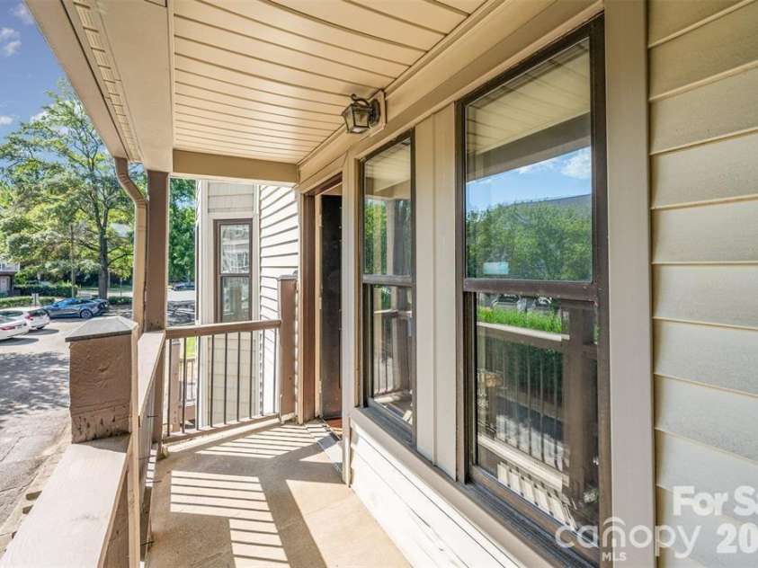 216 Clarkson Street, Charlotte, NC 28202.  MLS# CAR4409478, YatesRealty ID 40759. 