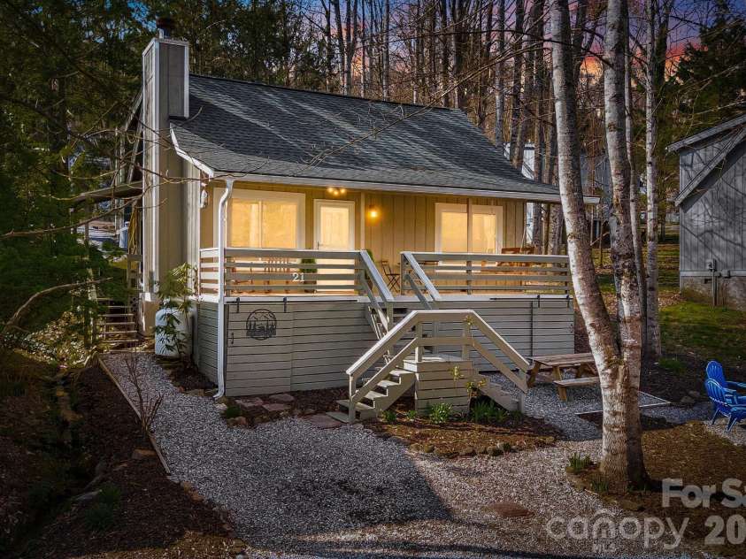 21 Susan Drive, Maggie Valley, NC 28751.  MLS# CAR4241989, YatesRealty ID 4076. Front