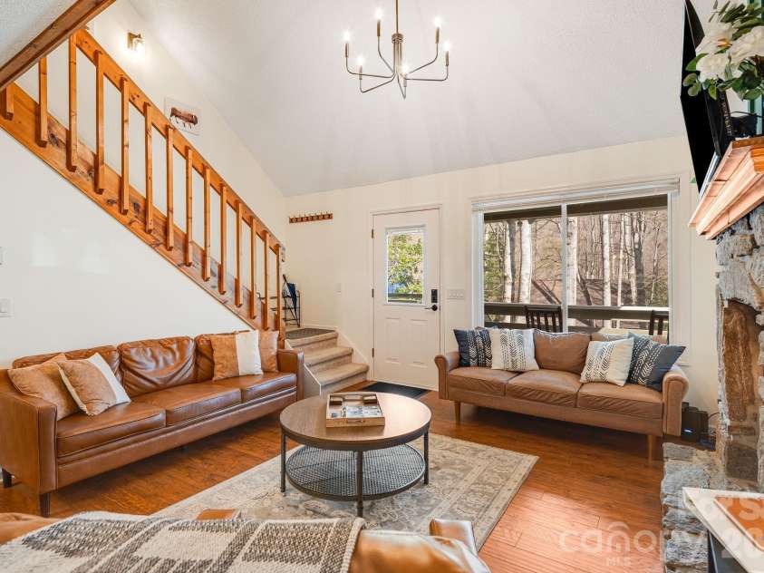 21 Susan Drive, Maggie Valley, NC 28751.  MLS# CAR4241989, YatesRealty ID 4076. Great Room