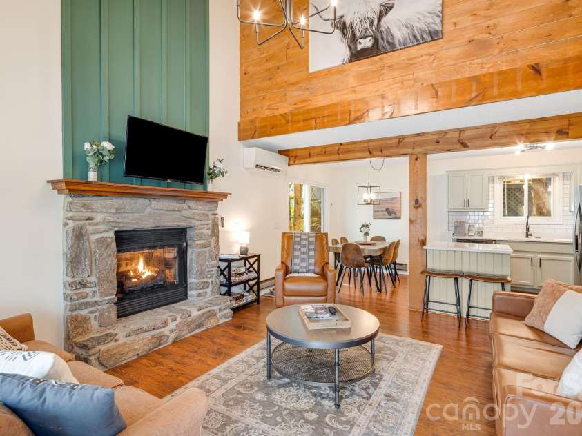 21 Susan Drive, Maggie Valley, NC 28751.  MLS# CAR4241989, YatesRealty ID 4076. Welcome to this adorable cottage on Susan Drive.